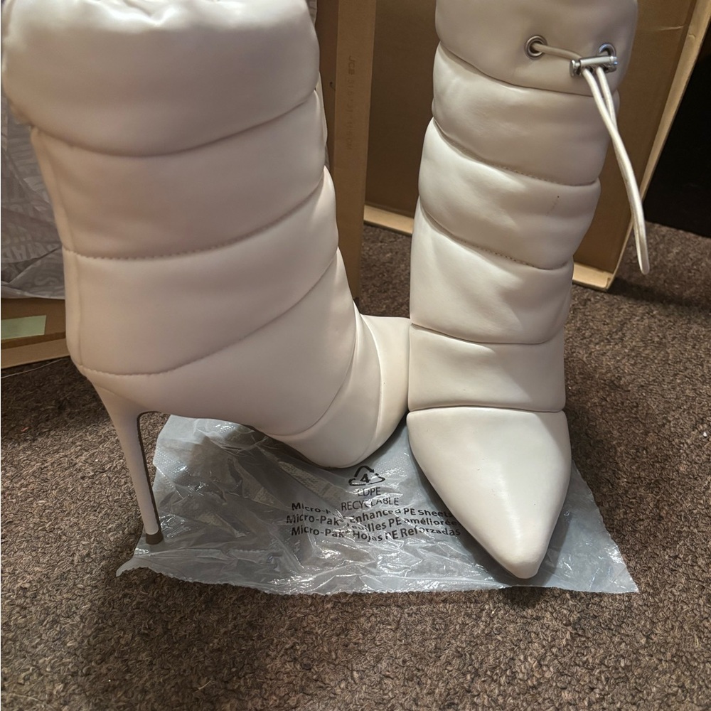 Steve Madden Cloak Bone Ankle Boots - Picture 2 of 5